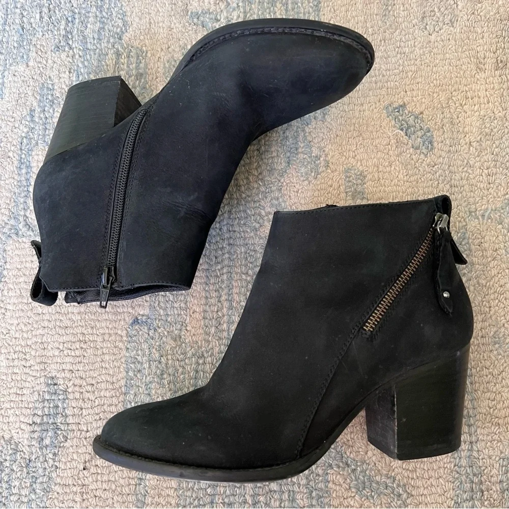 BLONDO BLACK NUBUCK SUEDE ASYMMETRICAL ZIPPER HEELED ANKLE BOOTIES SIZE 9